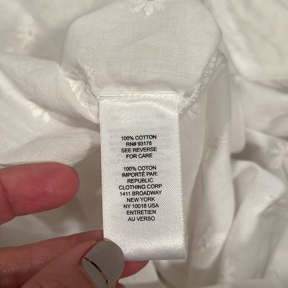 NWT Chelsea & Theodore white top. - Picture 5 of 5